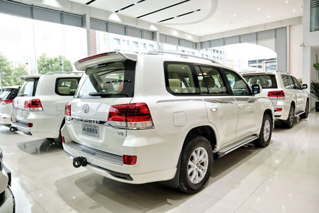 驻马店二手丰田兰德酷路泽 2020款 兰德酷路泽 4.0L GX二手R 两气 遥启倒影 无大灯清洗
